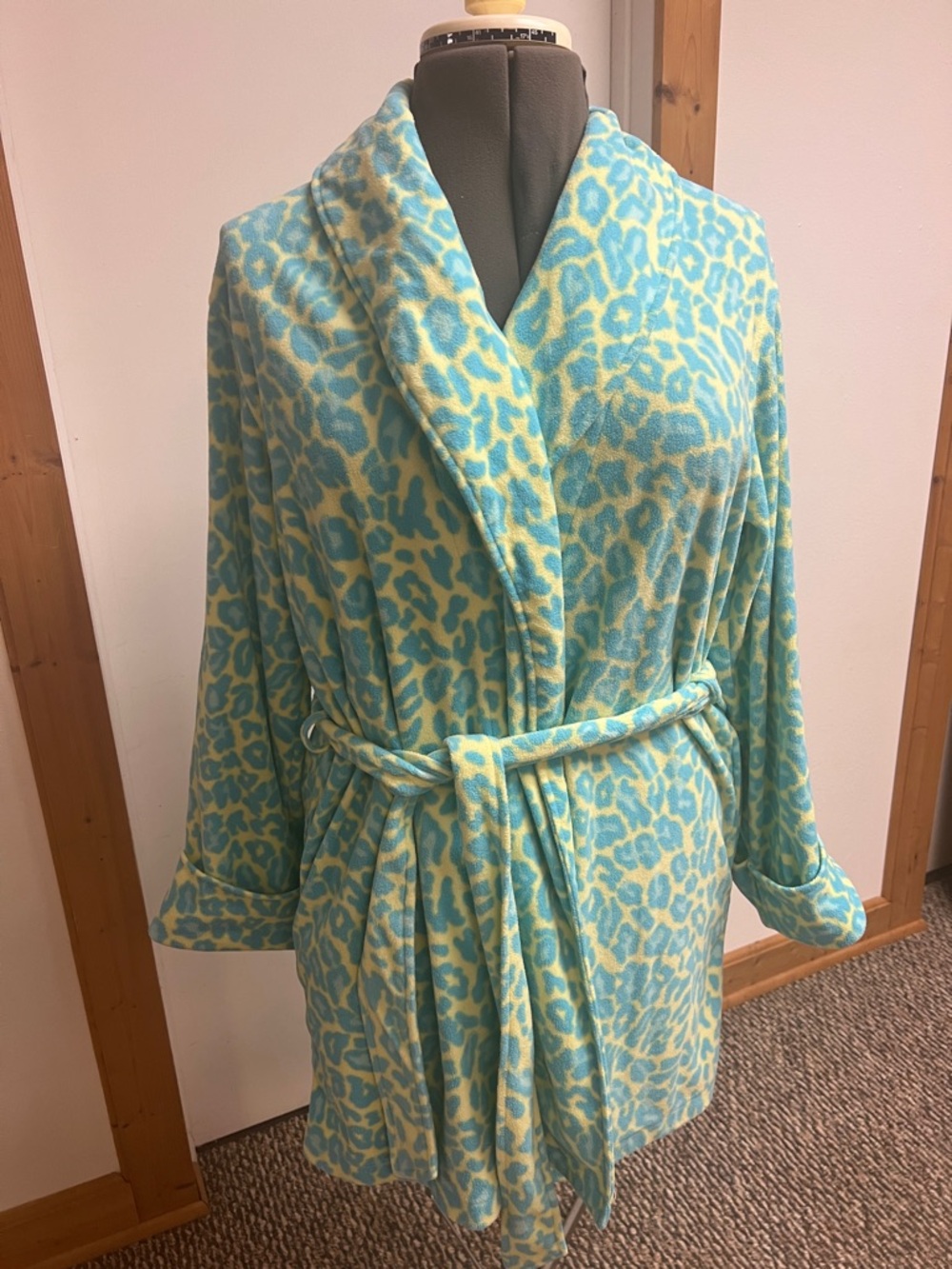 Victoria's Secret Aqua and Yellow Leopard Plush Robe